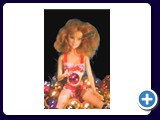 Barbie mit Weihnachtskugeln - Bild# 00250